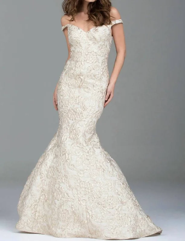 Mermaid V Neck Evening Gown In Light Gold Smocked unclassified dresses